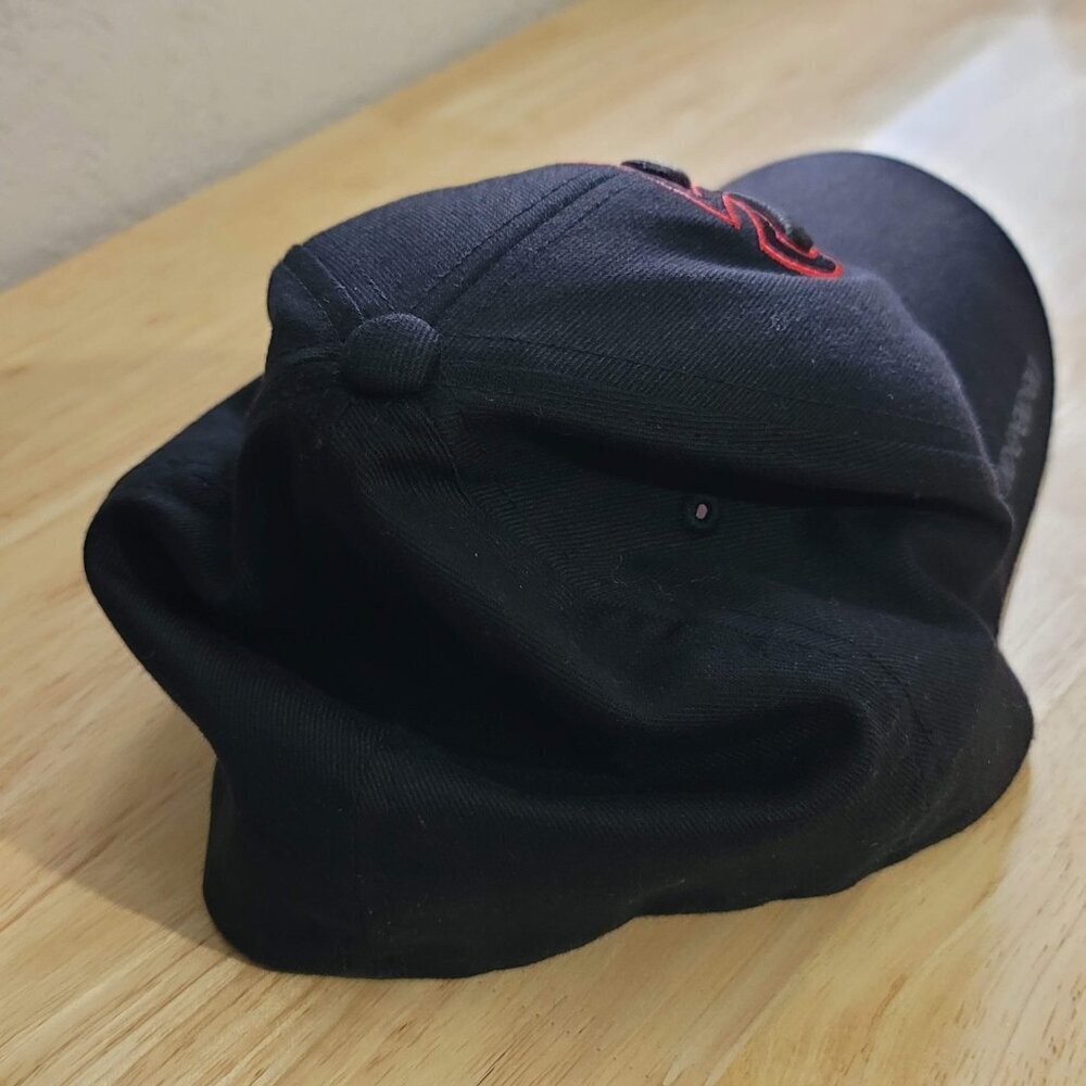 Vintage Independent Trucks Skateboards Black Red Cross Flexfit Fitted Hat Cap XS - Picture 6 of 6